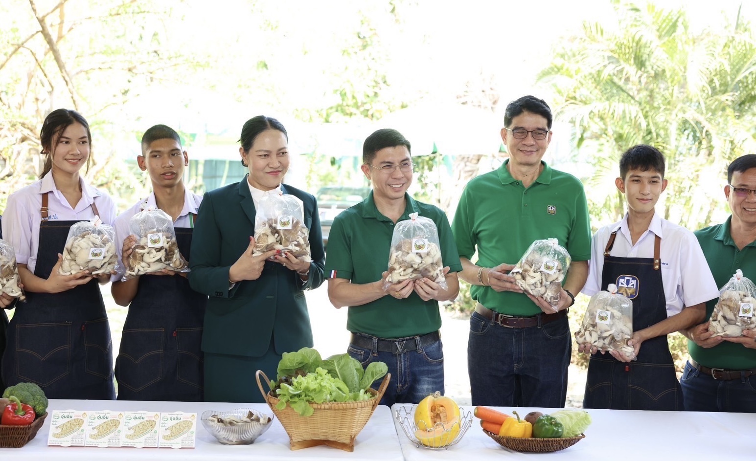 ธ.ก.ส. ปลูกความรู้การเกษตร ด้วยโมเดล Smart Farm ให้นักเรียนทั่วประเทศลดค่าใช้จ่าย สร้างรายได้เพิ่มให้เยาวชน ยกระดับ เกษตรเพื่อการบริโภค เป็น “เกษตรการค้า”